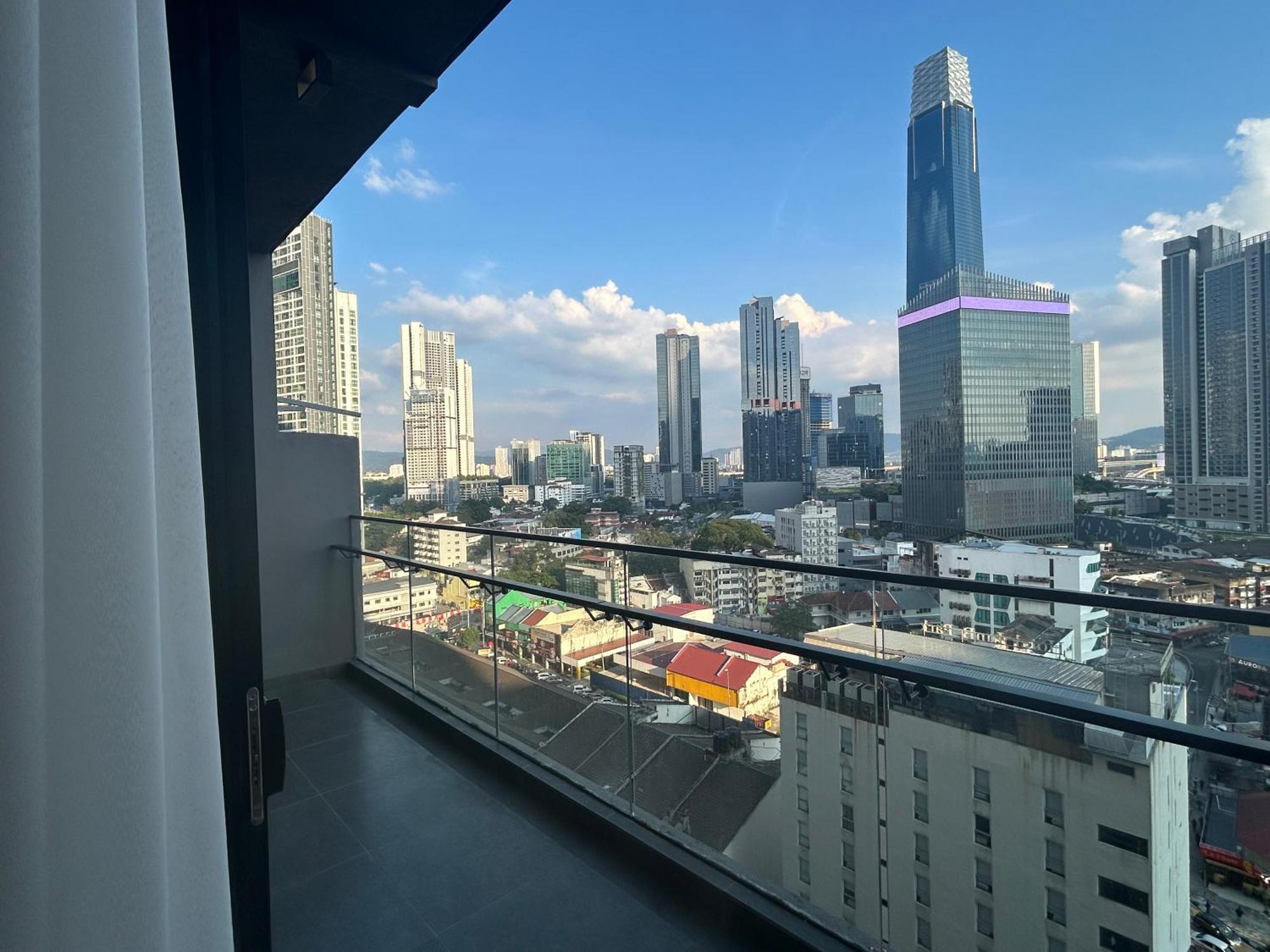 Axon Premium Kl Pavilion *